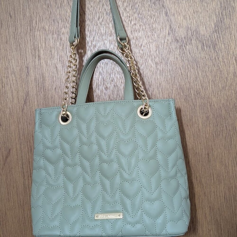 Betsey Johnson Green quilted heart purse